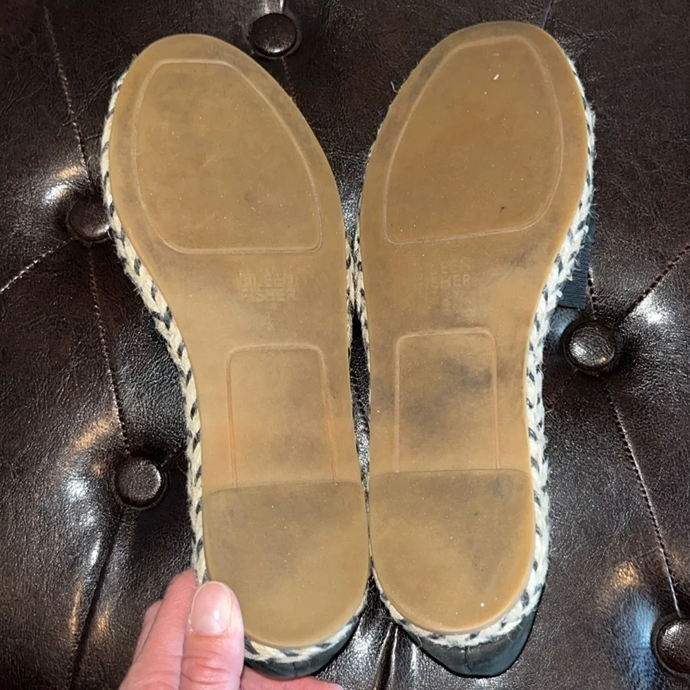 Black leather upper Eileen Fischer slip on closed toe/ heel flat jute flat sz 8